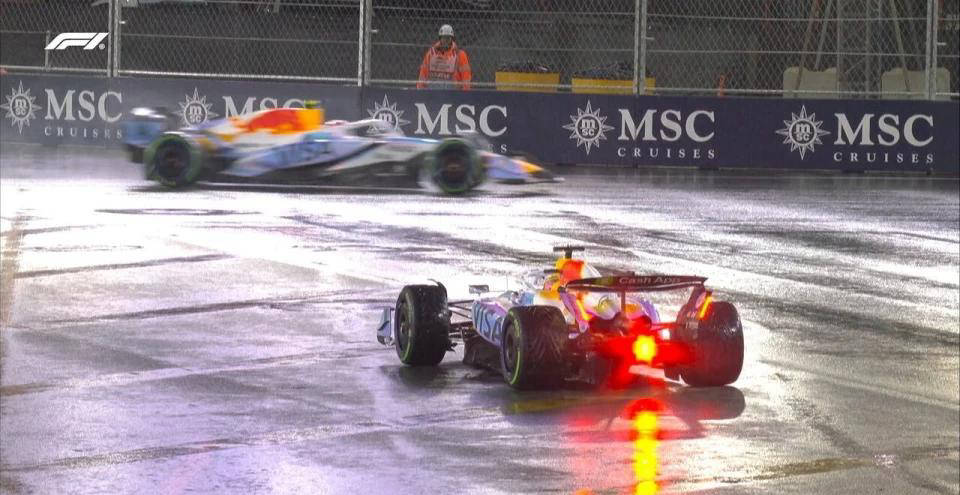 世界杯-F1拉斯维加斯站排位赛：诺里斯稳扎稳打，汉密爾(ěr)顿意外(wài)垫底