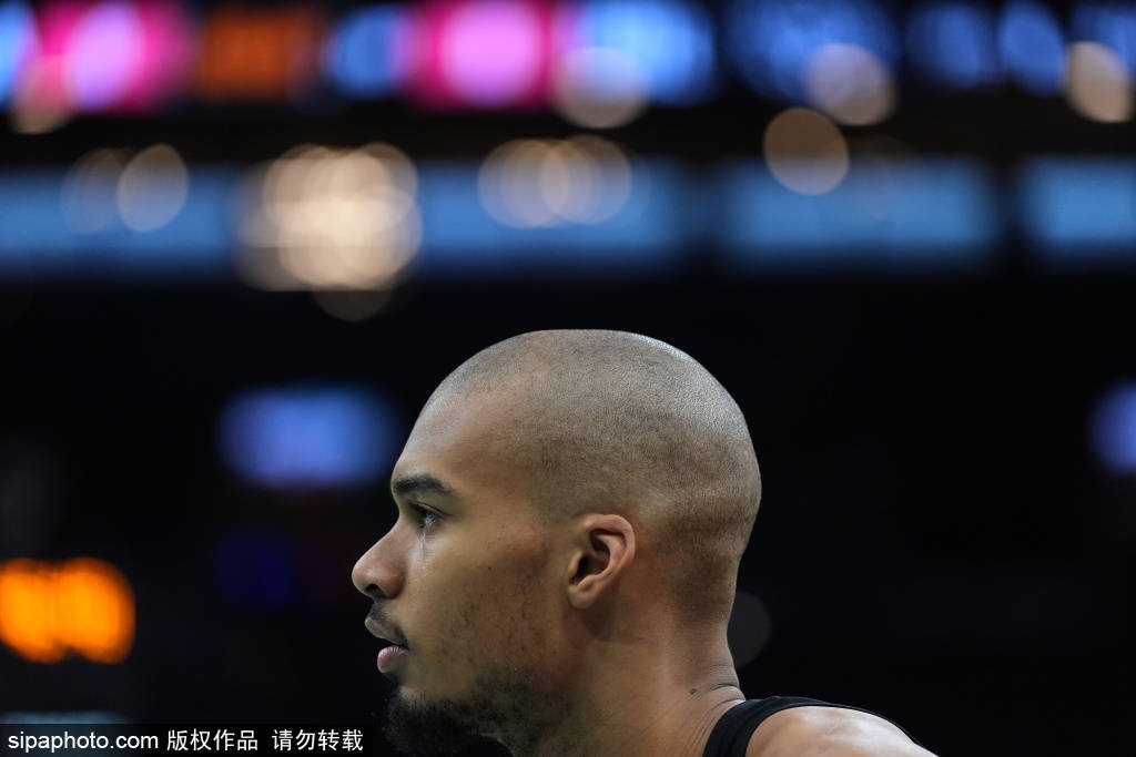 达龙-福克斯顶替受伤的扬尼斯-阿德托昆博参加NBA全明星赛